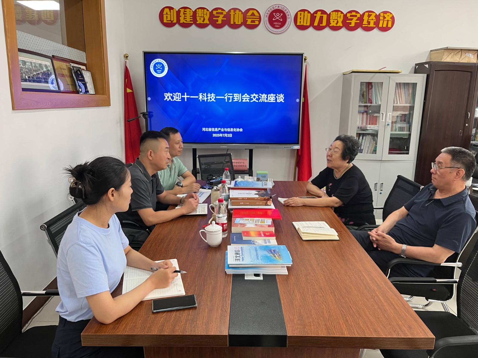 7月2日上午，十一科技河北研究院院长张荣升一行到访我会，与我会曹延英书记、刘献社秘书长进行了深入座谈交流。