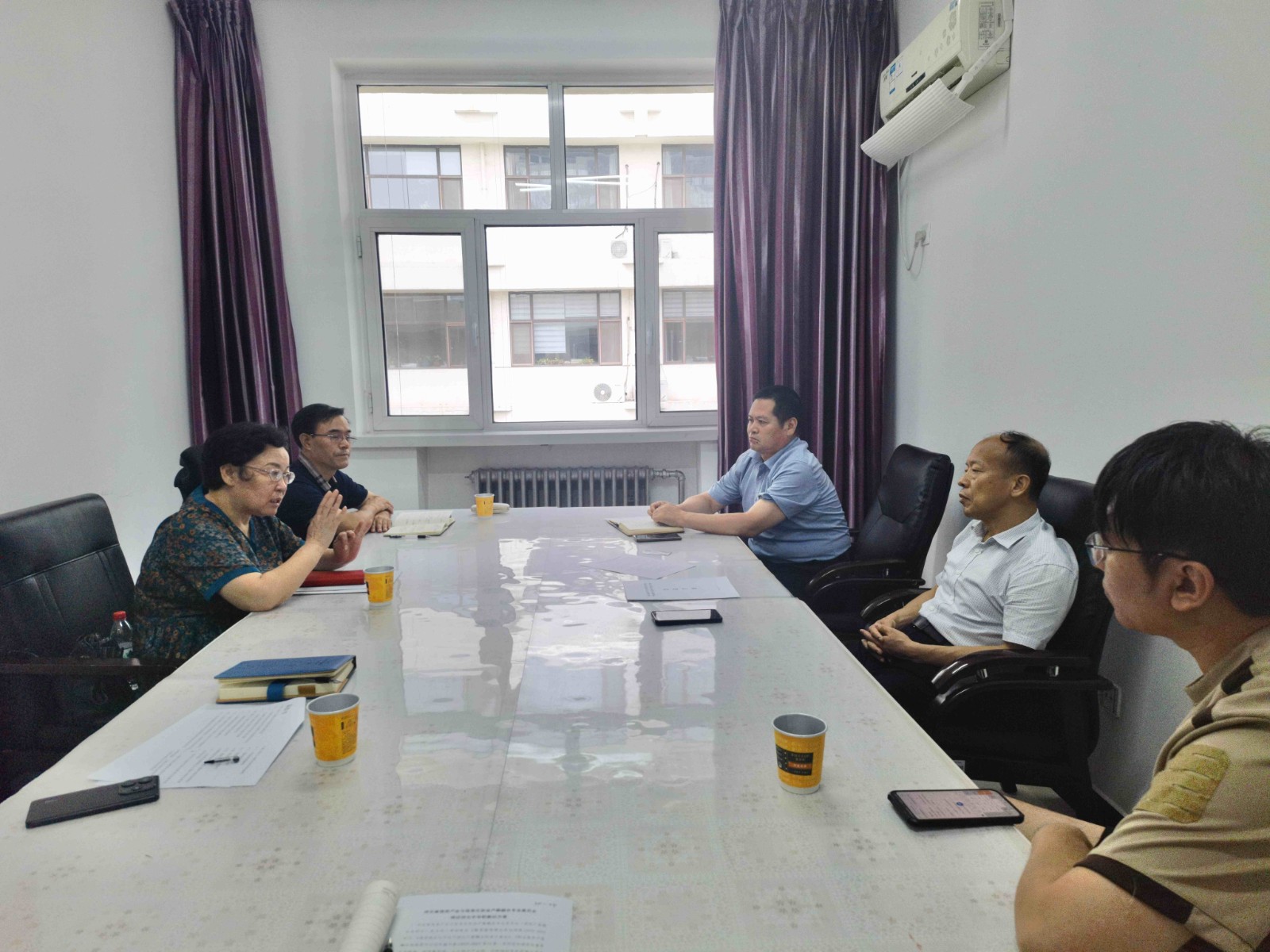 7月15日，我会产教融合专委会副主任兼秘书长曹彦丽、副秘书长康新忠一行到河北中华职教社座谈交流