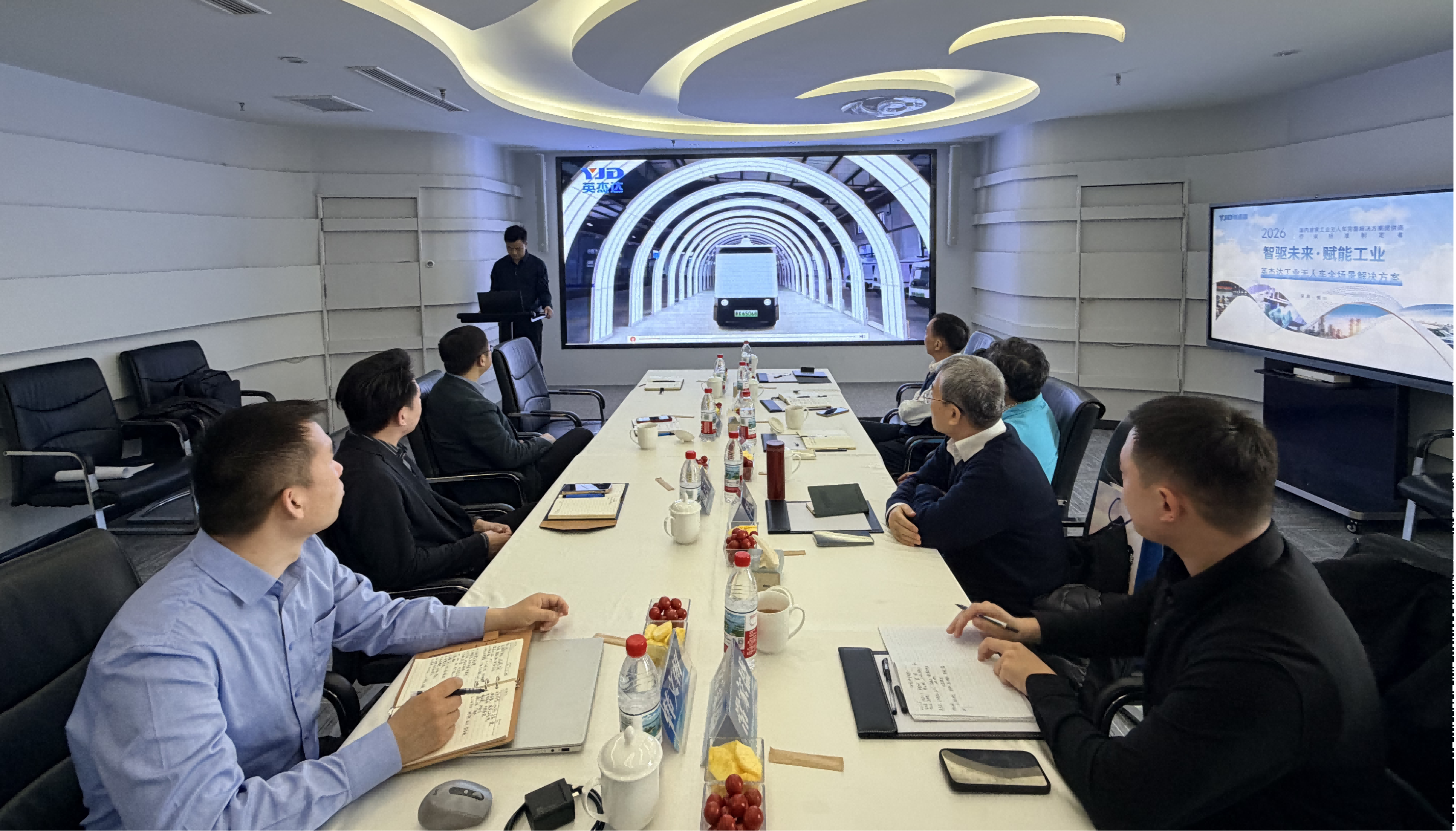 3月13日上午，我会组织专家到河北云联网络科技有限公司召开“工业无人车”专题研讨会